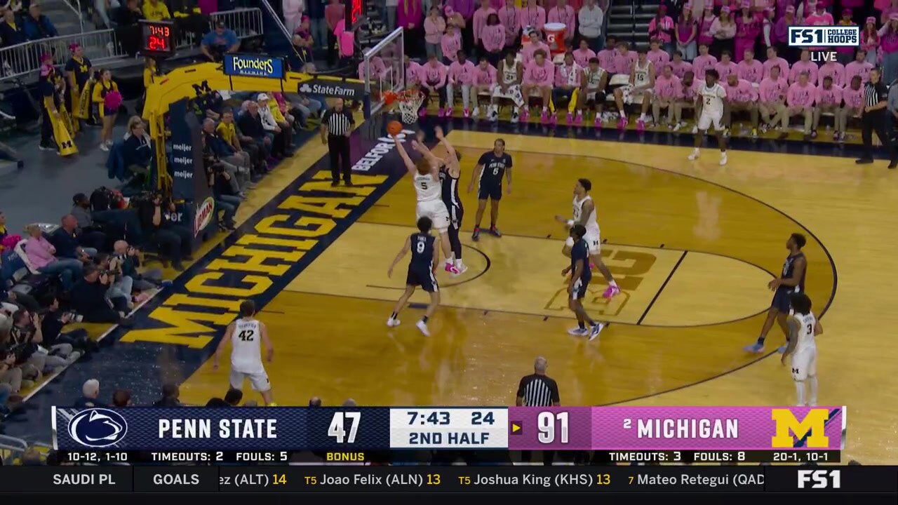 Oscar Goodman makes a layup off a Yaxel Lendeborg assist