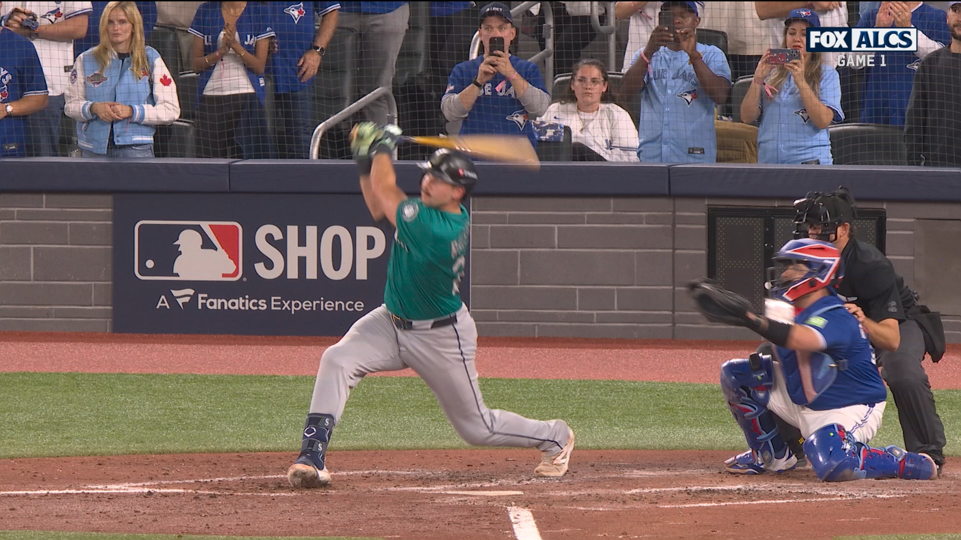Mariners' Cal Raleigh crushes 420' HR to tie game against Blue Jays
