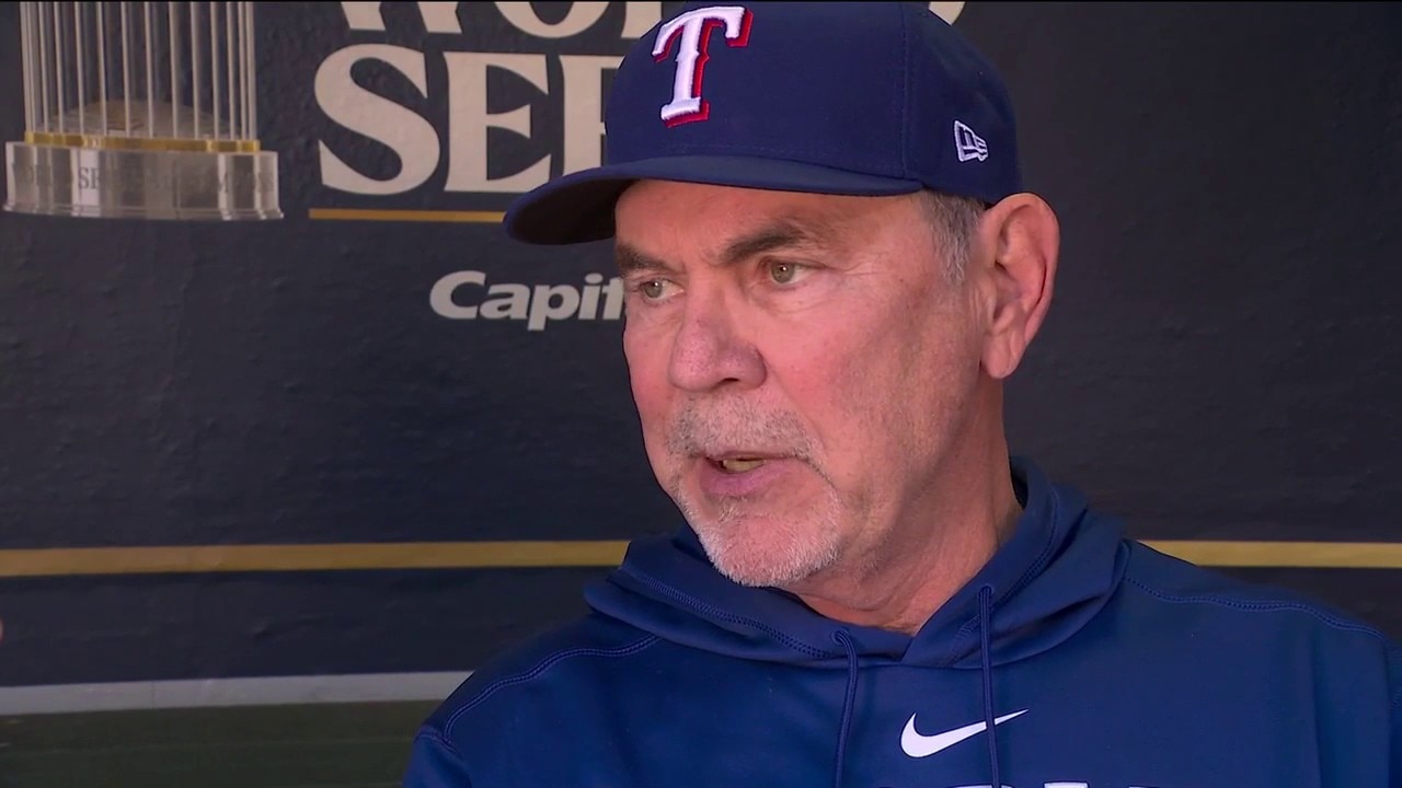 Bruce Bochy provides Ken Rosenthal with an update on Rangers' lineup change ahead of Game 3 in the World Series