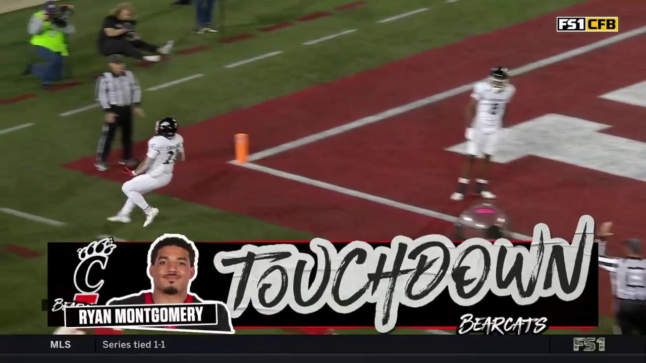 Emory Jones completes a seven-yard pass to Ryan Montgomery for Cincinnati's first TD of the night vs. Houston