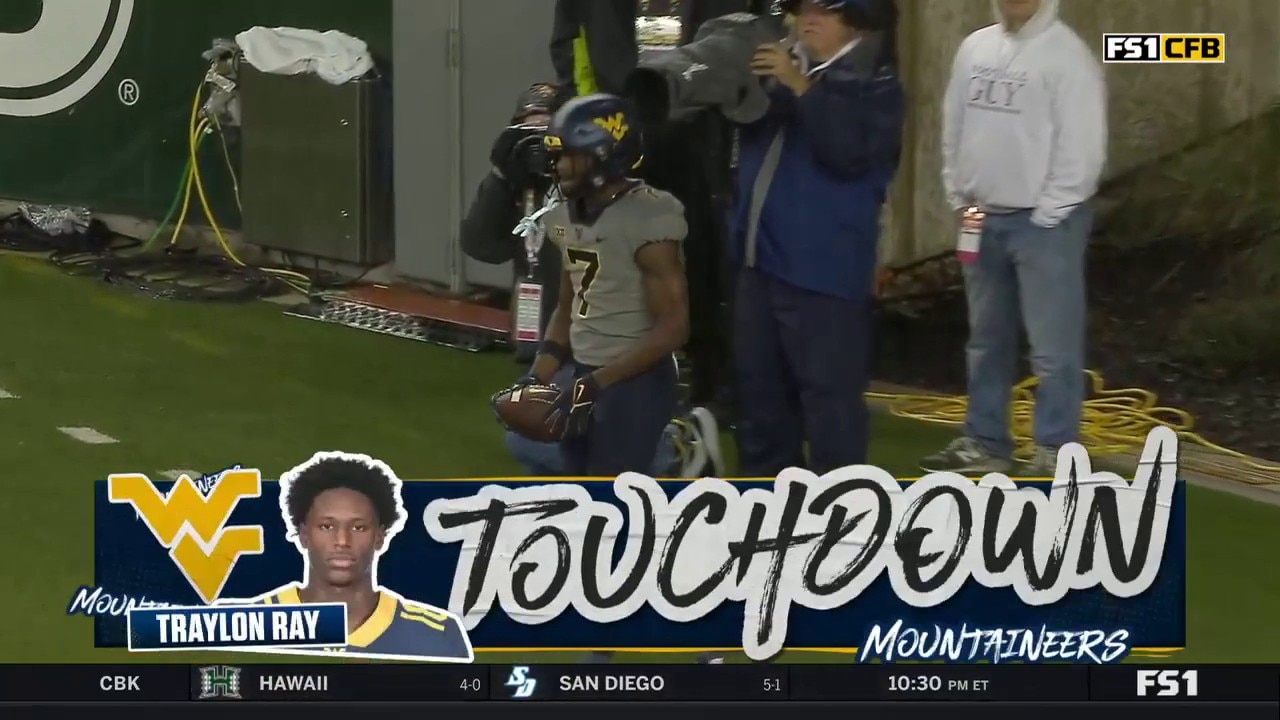 West Virginia's Garrett Greene throws a 30-yard TD pass to Traylon Ray to gain an early lead against Baylor