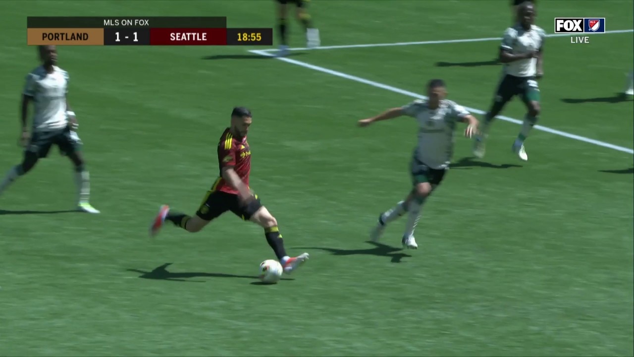 Sounders' Cristian Roldan sinks a goal in the 19' to tie the game against the Timbers