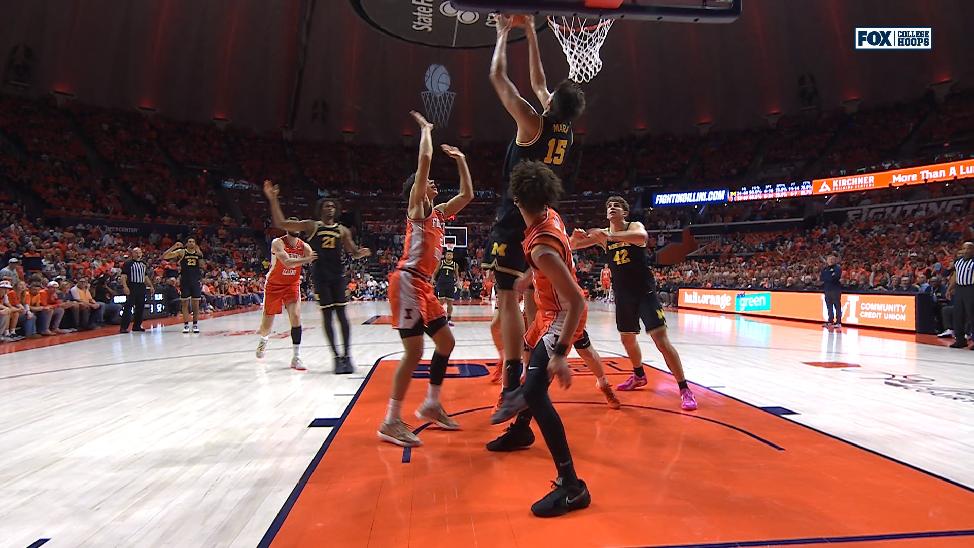 Michigan's Aday Mara makes TOUGH and-one, extending lead over Illinois