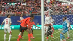 Netherlands' Jan Paul van Hecke scores header off corner vs Tunisia | 2026 FIFA World Cup™