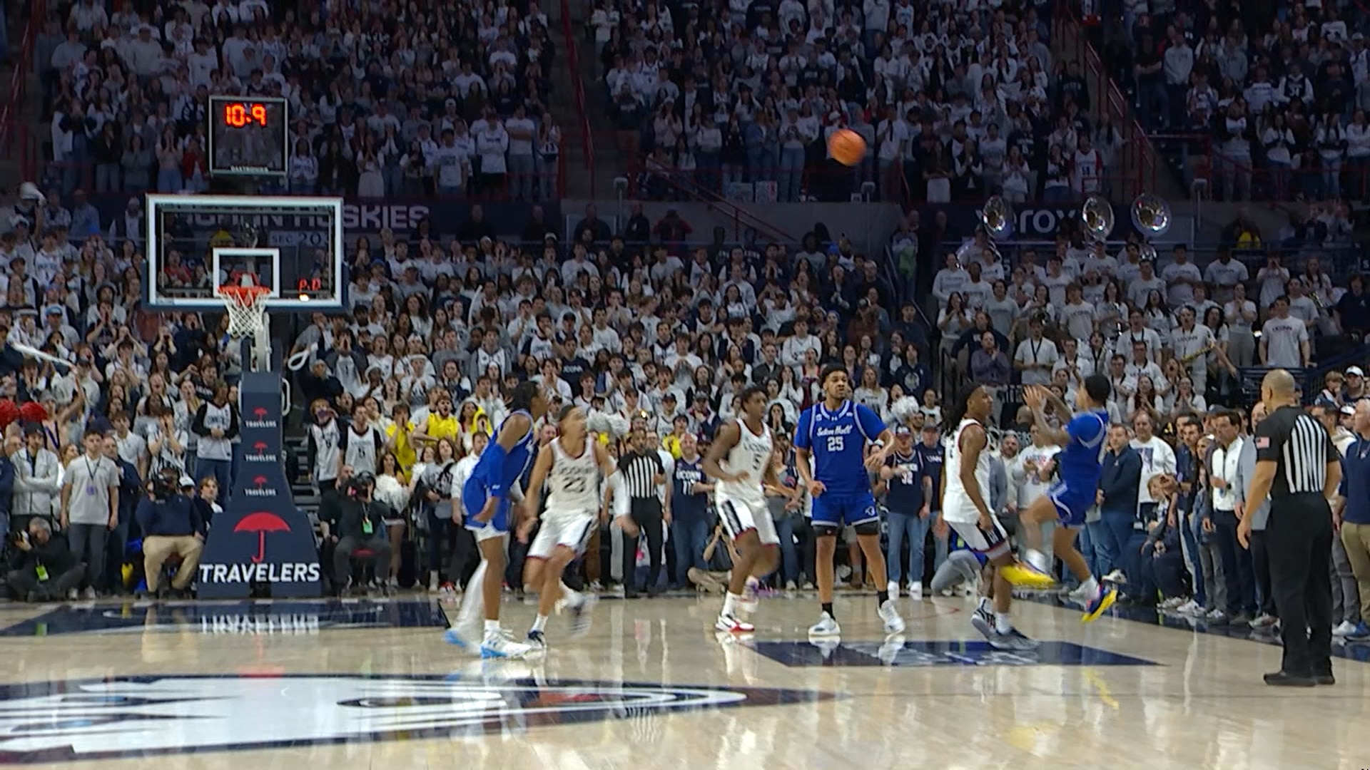 UConn makes defensive stand to defeat Seton Hall 