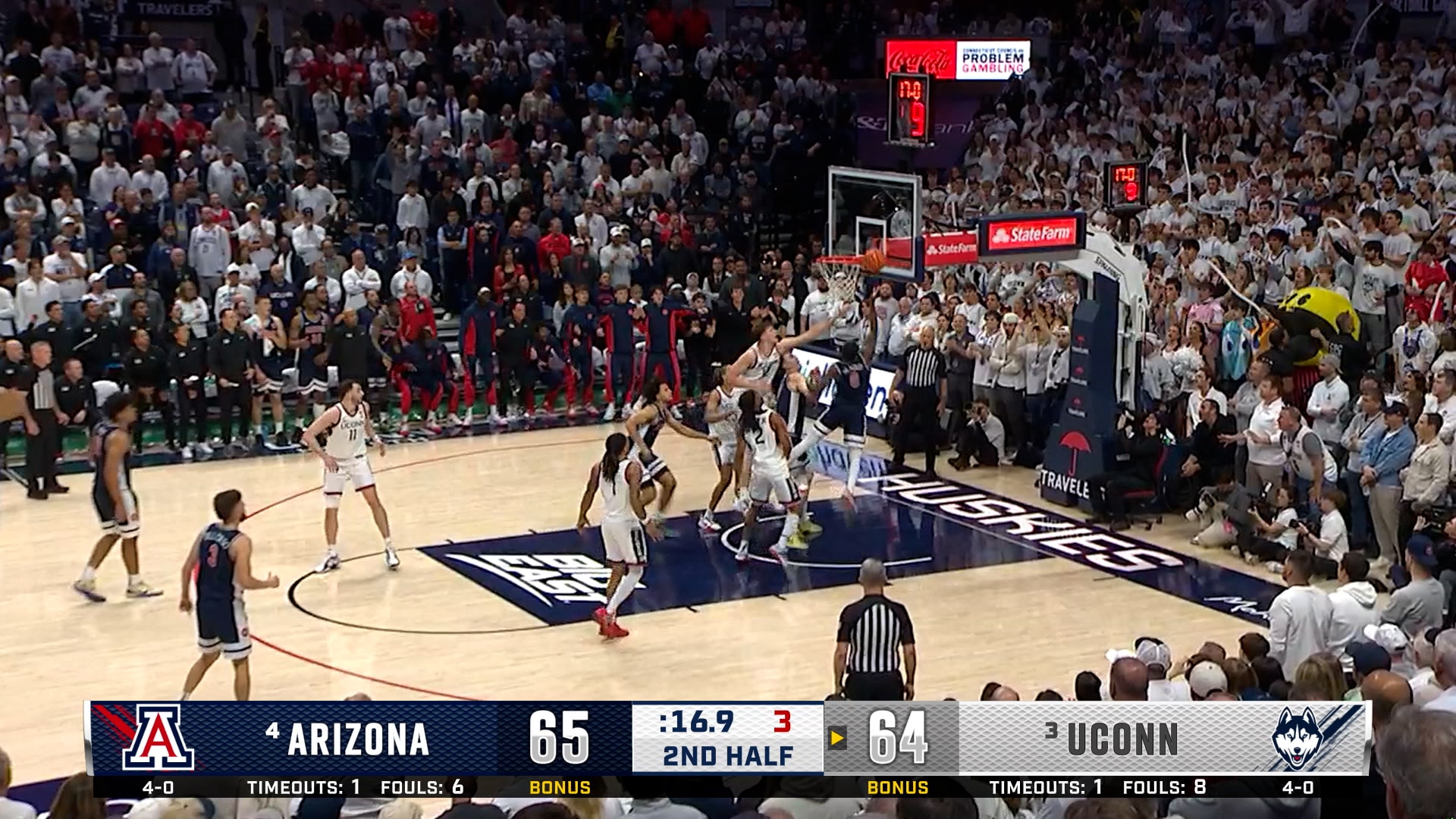 Jaden Bradley's SHIFTY layup seals upset win for Arizona against UConn