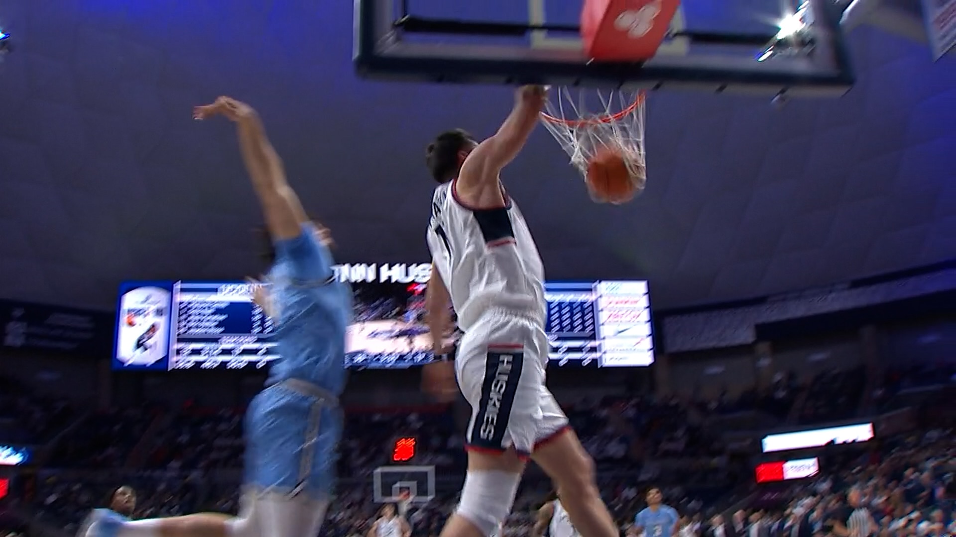 UConn’s Alex Karaban gets the steal and posterizes the defender vs. Columbia