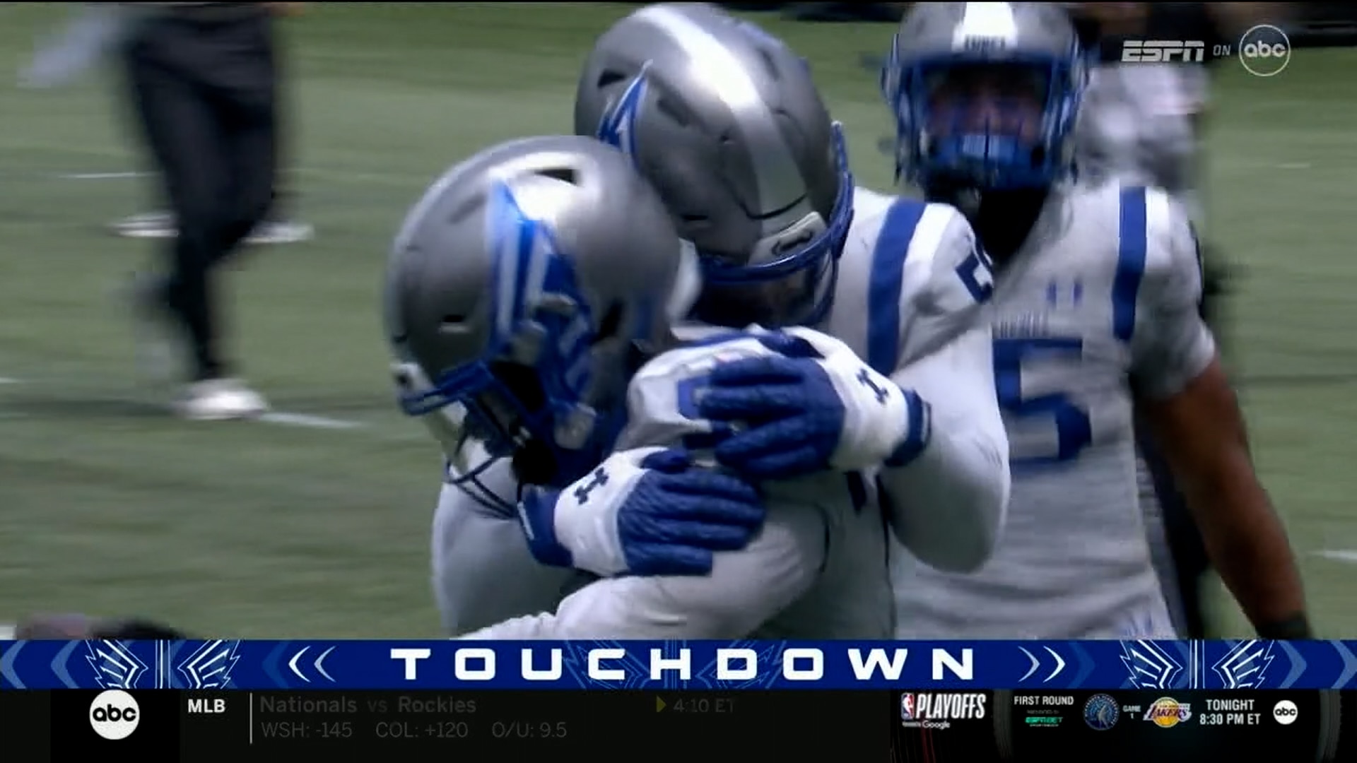 Battlehawks' Willie Harvey picks off Renegades' QB Luis Perez and takes it 44 yards for a touchdown