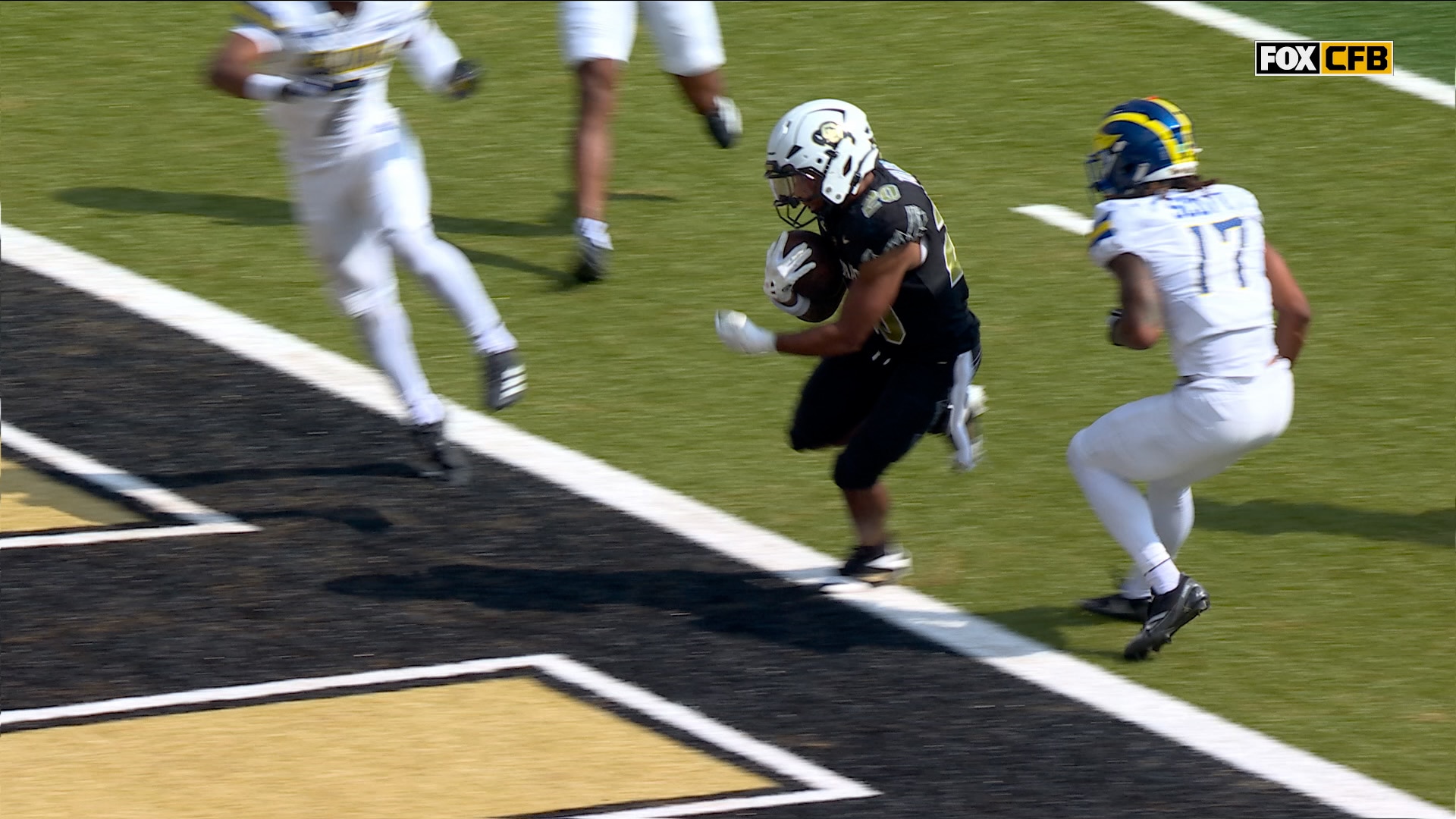 Ryan Staub throws a 21-yard TD to DeKalon Taylor, extending Colorado’s lead over Delaware