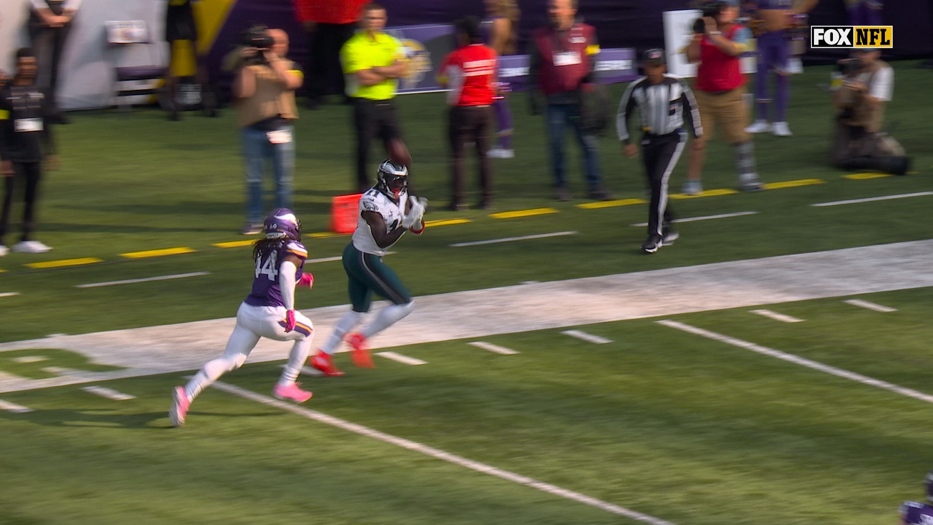 Jalen Hurts connects with AJ Brown for 37-yard TD, giving Eagles early lead over Vikings | NFL Highlights