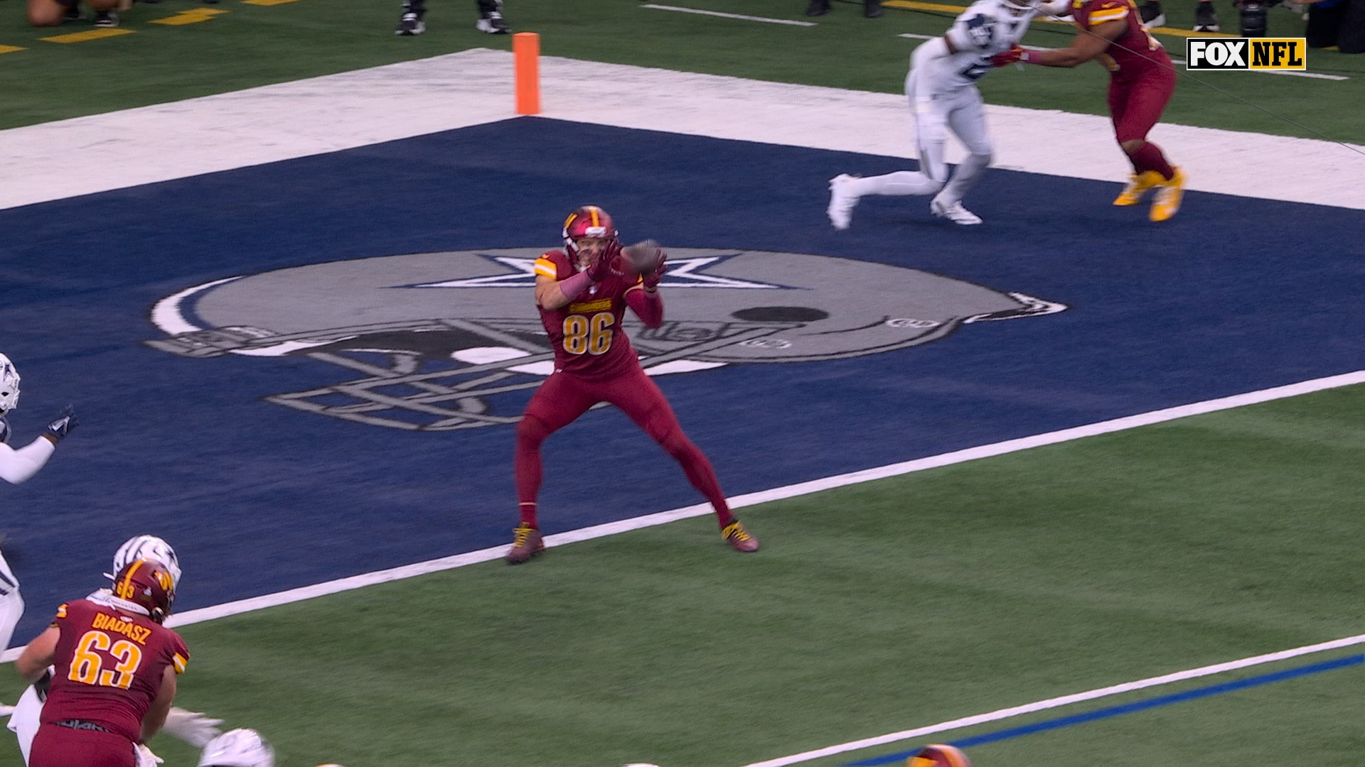 Jayden Daniels connects with Zach Ertz for 5-yard TD, giving Commanders lead over Cowboys | NFL Highlights