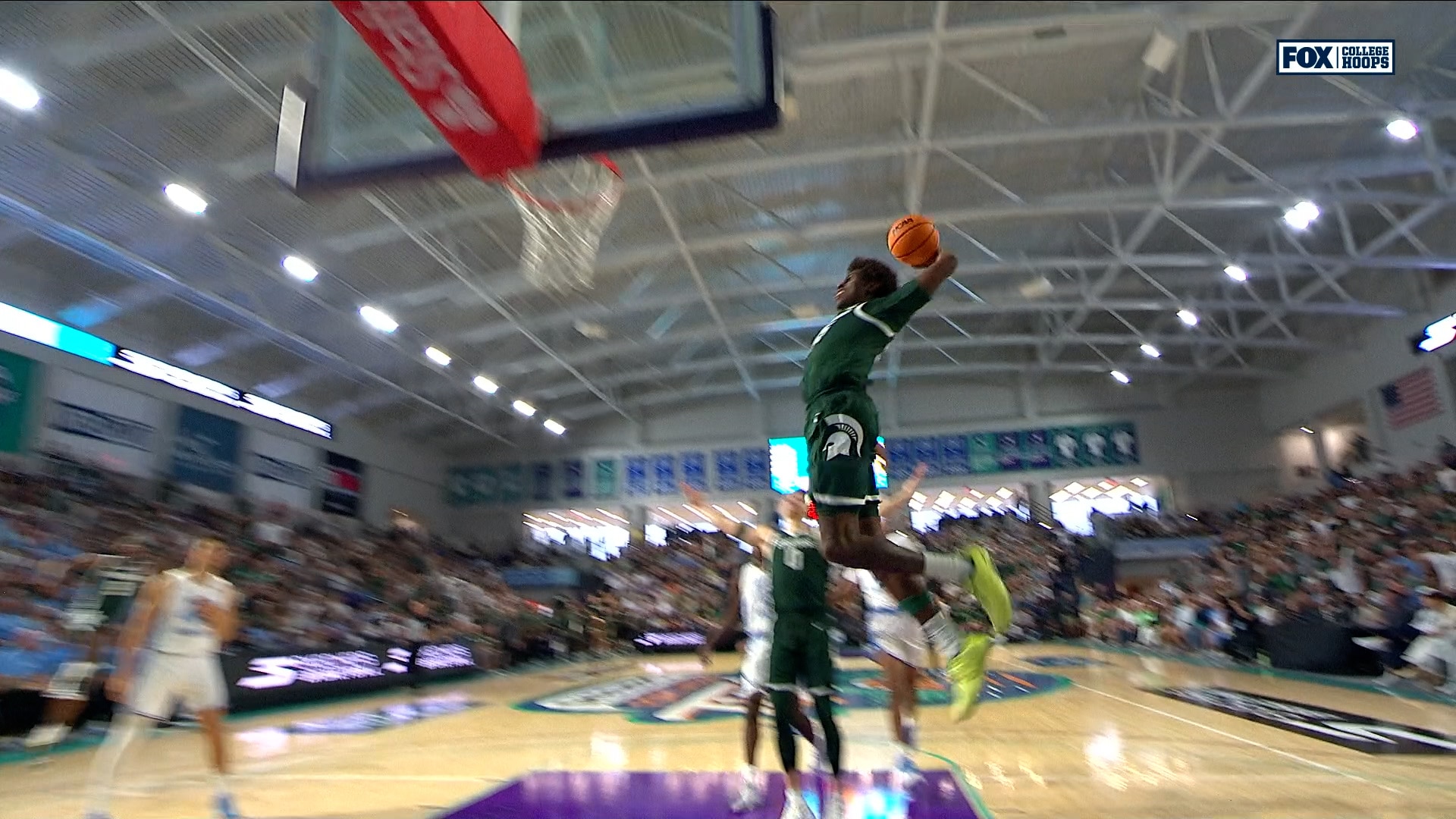 Michigan State's Coen Carr throws down vicious fast-break dunk vs. North Carolina