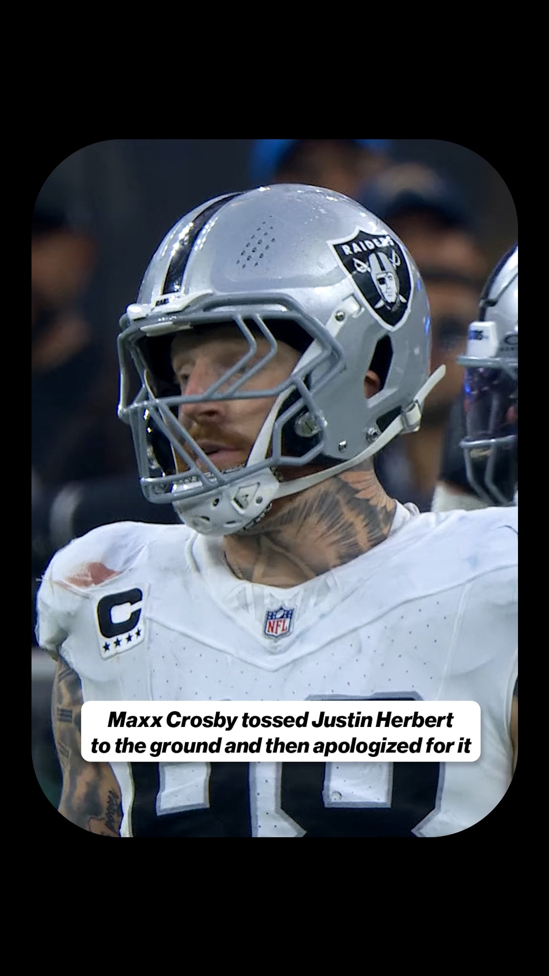 Maxx Crosby throws Justin Herbert to the ground 😳 | FOX Sports