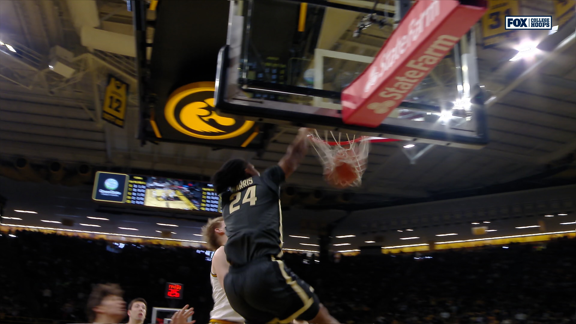 Purdue's Gicarri Harris rises for the HAMMER off a dime from Braden Smith vs. Iowa