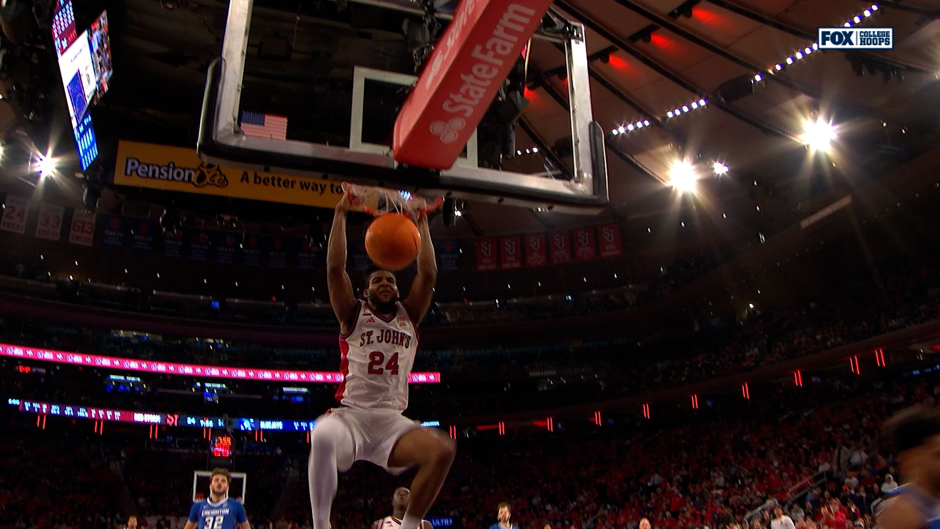 Dylan Darling steals and finds Zuby Ejiofor for STRONG fastbreak dunk, extending St. John's lead over Creighton