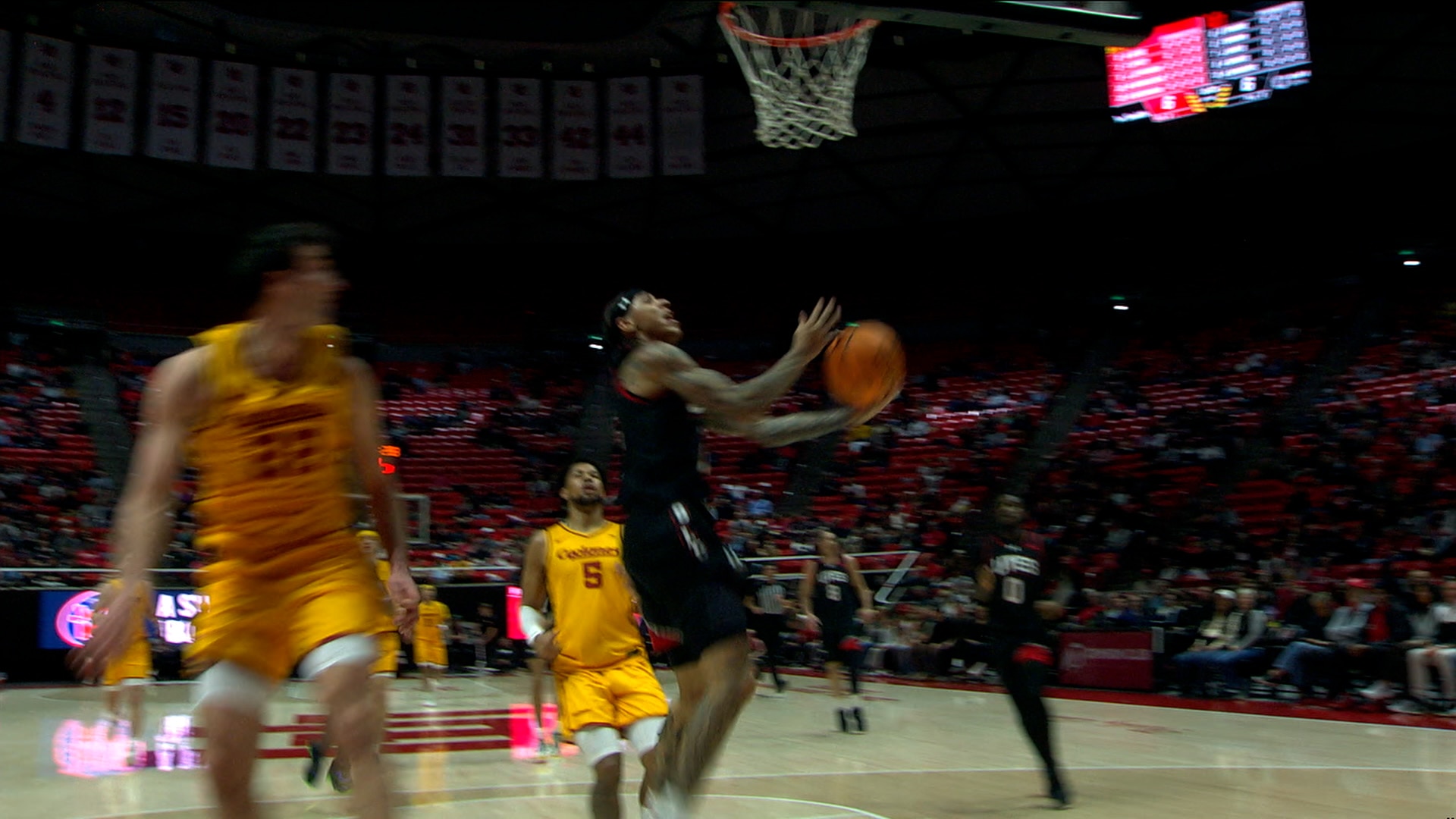Utah forces steal and Terrence Brown finishes TOUGH layup vs. Iowa State