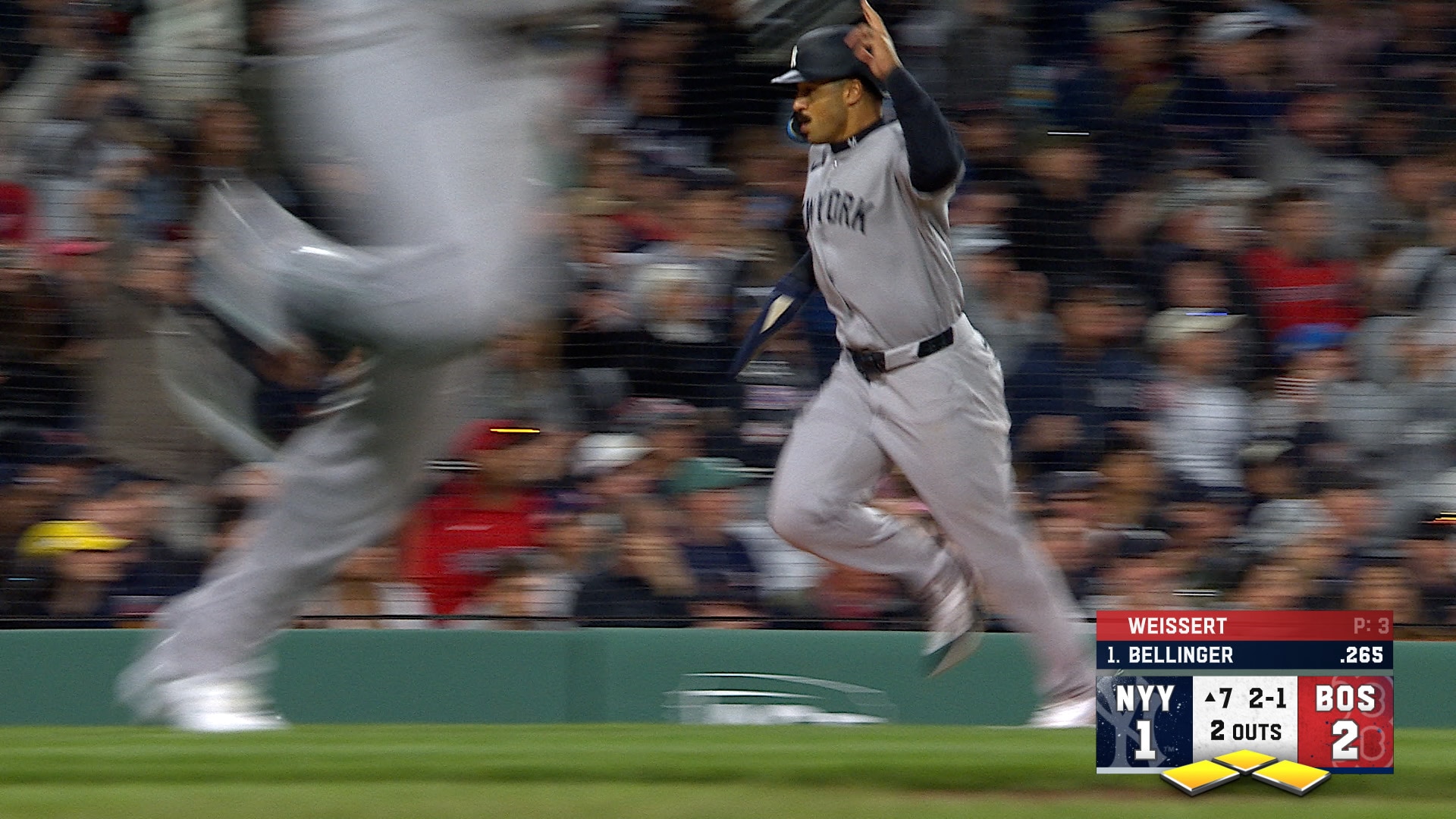 Yankees' Cody Bellinger hits two run single in seventh inning, to take lead over Red Sox