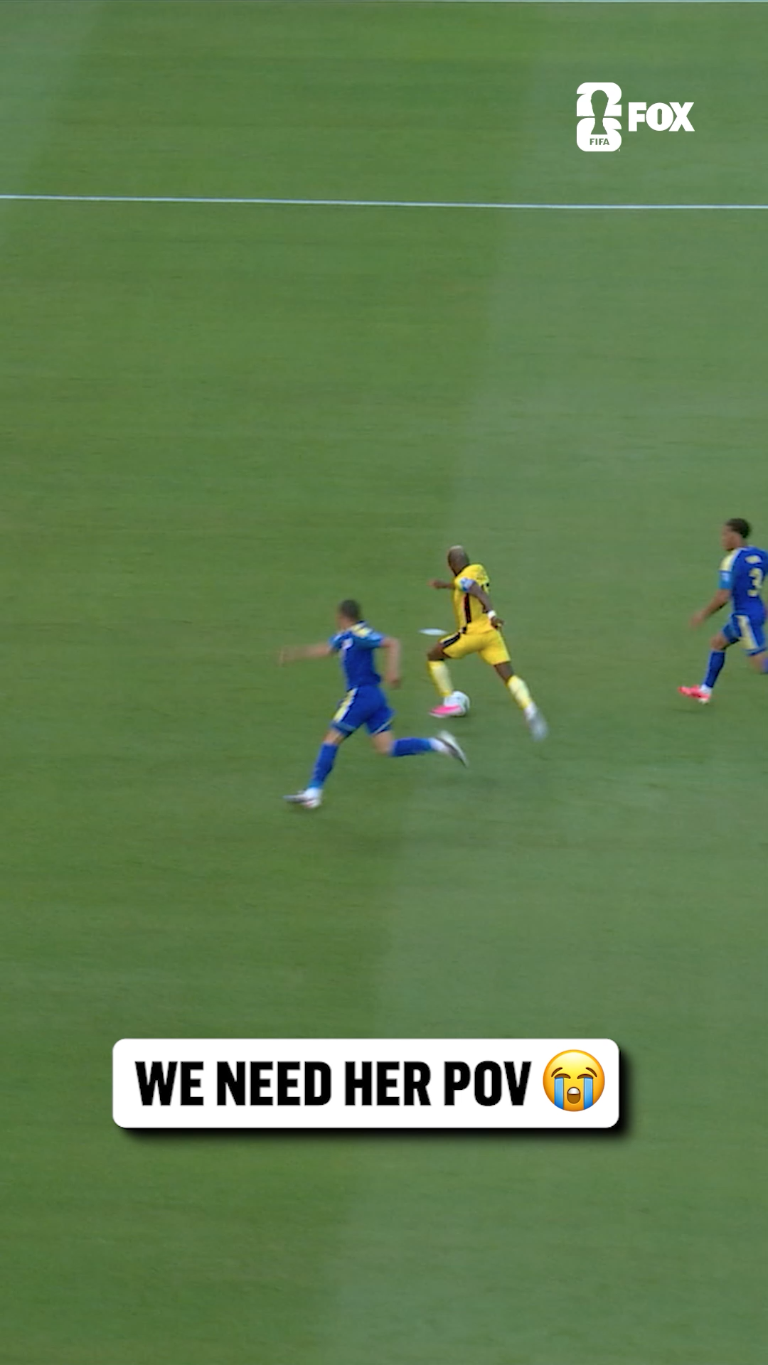 Gotta have your head on a swivel 😅 | FOX Sports