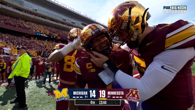 Drake Lindsey finds Darius Taylor for a TD to give Minnesota a lead over Michigan