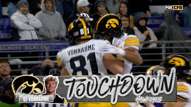 Jeremy Hecklinski connects with DJ Vonnahme for WIDE OPEN 24-yard TD, extending Iowa's lead over Washington