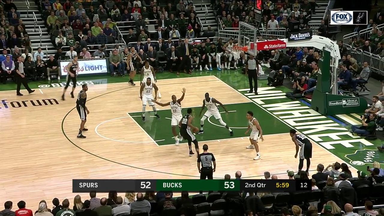 HIGHLIGHTS: LaMarcus Aldridge powers through the paint for a DUNK