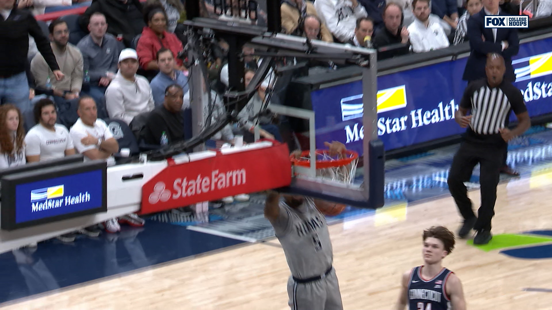 Caleb Williams forces turnover and throws down dunk, trimming Georgetown’s deficit vs. UConn