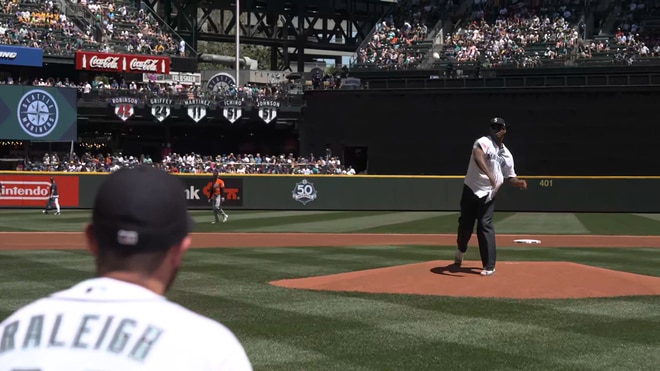 Jameis Winston throws first pitch at Seattle Mariners game