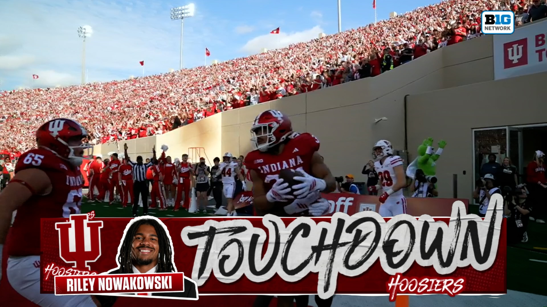 Fernando Mendoza finds Riley Nowakowski for 21-yard TD, extending Indiana's lead over Wisconsin