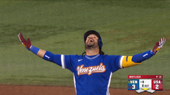 Venezuela's Eugenio Suárez hits double, driving in go-ahead run in ninth inning against United States 