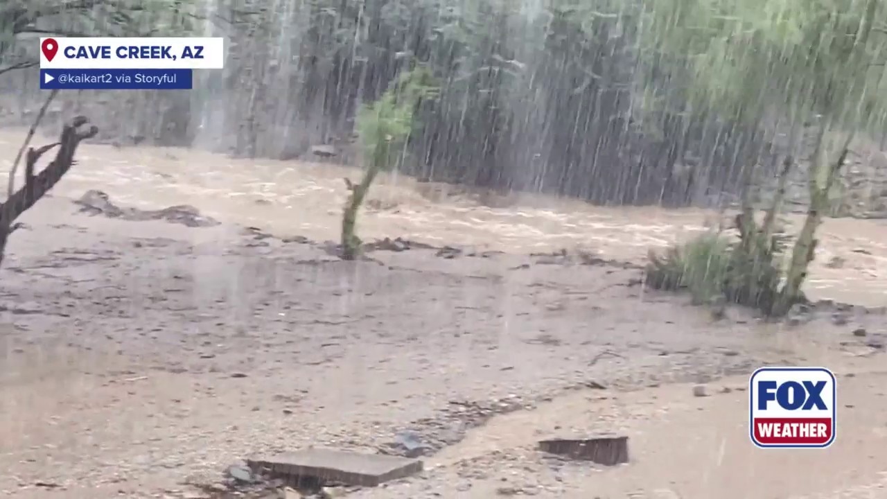 Arizona floods shut down roads