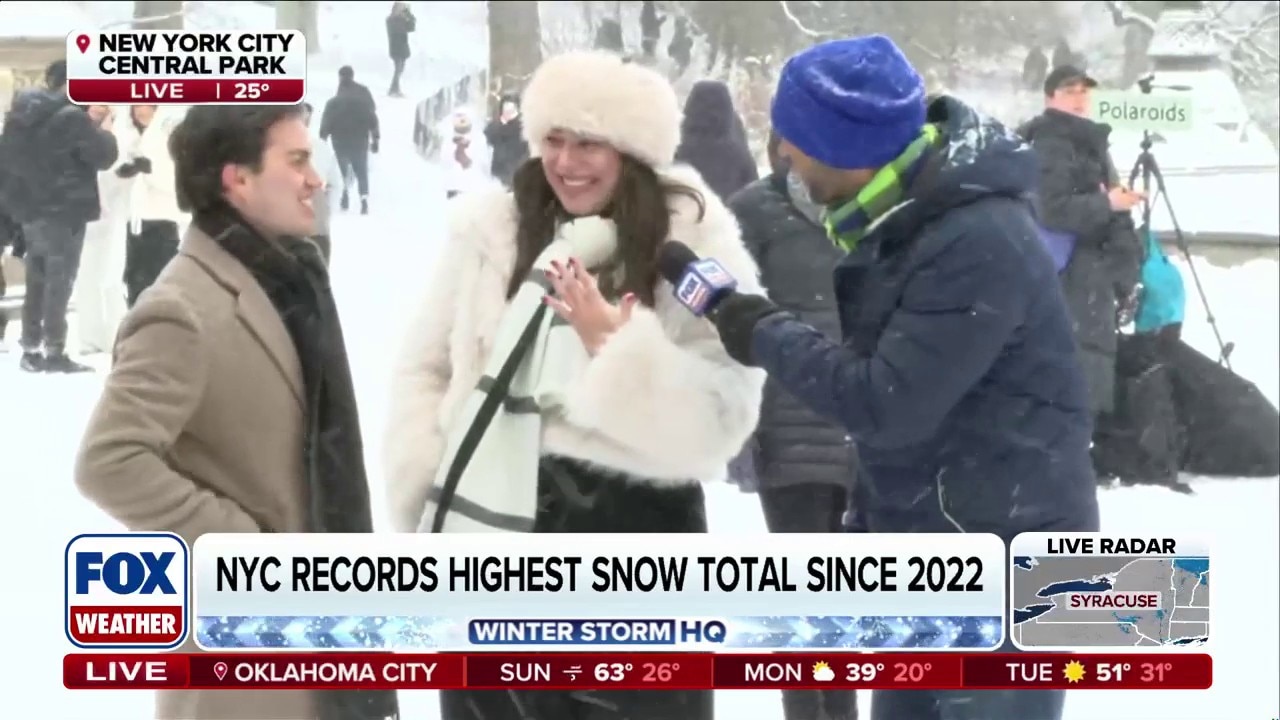 UNFORGETTABLE SNOW DAY 💍: Central Park snow day is one to remember for this happy couple