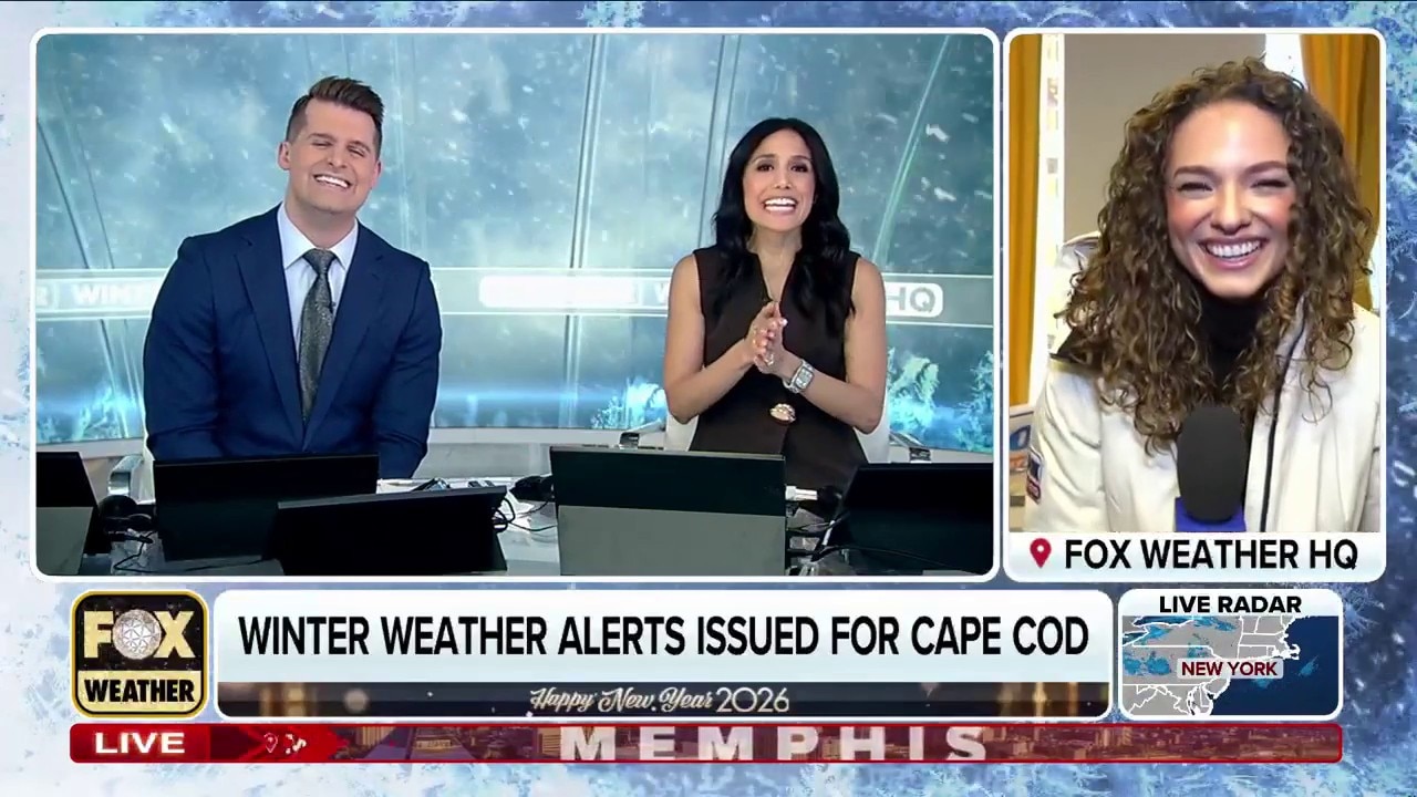 FOX Weather's Bayne Froney suits up for New York's New Year's Eve celebrations in Times Square