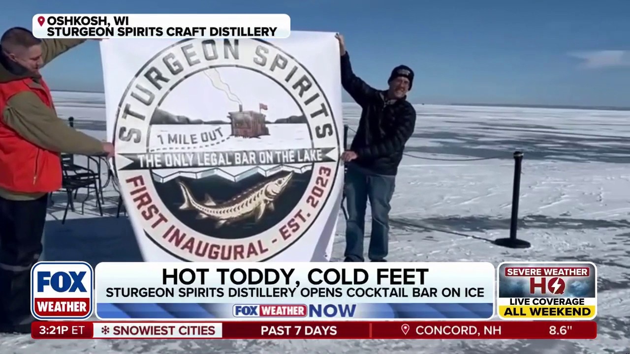Full-service bar opens on frozen Lake Winnebago in Wisconsin