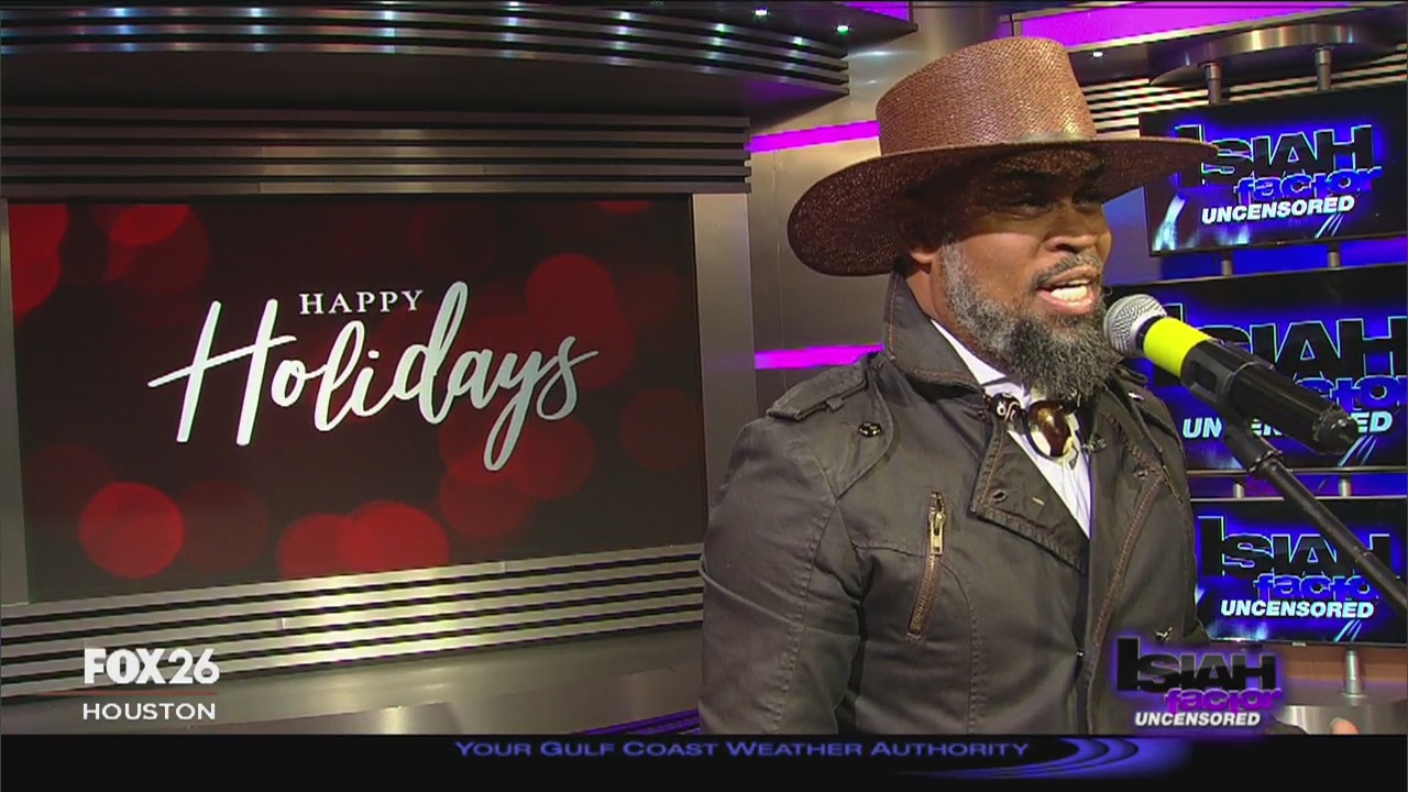 Kiland Lee performs Christmas songs live