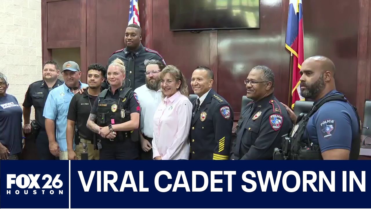 Kemah PD swears in 7'3" Cadet