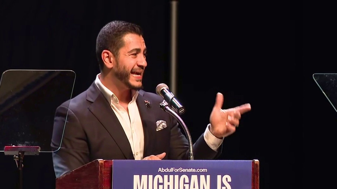 Abdul El-Sayed speaks to supporters as results come in for Michigan Primary