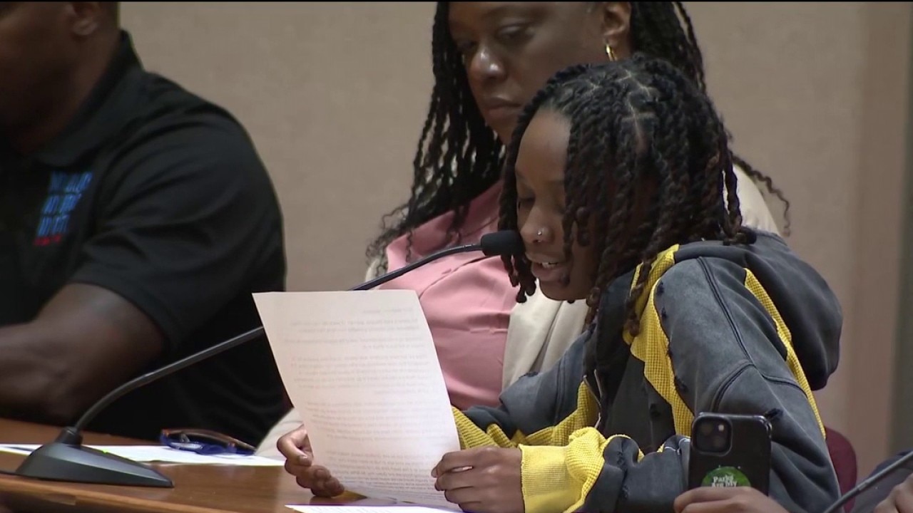  Teens Chicago teens address City Council on 'teen takeovers,' push for solutions