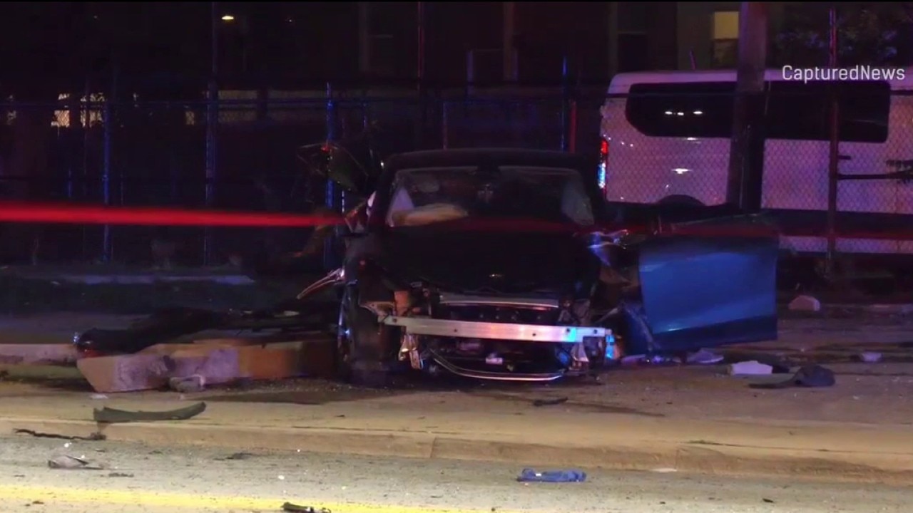 2 ejected, killed in crash on Chicago's South Side