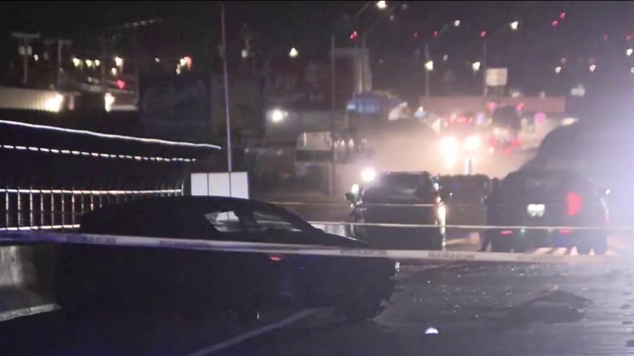 Grand Avenue in El Mirage partially closed due to crash