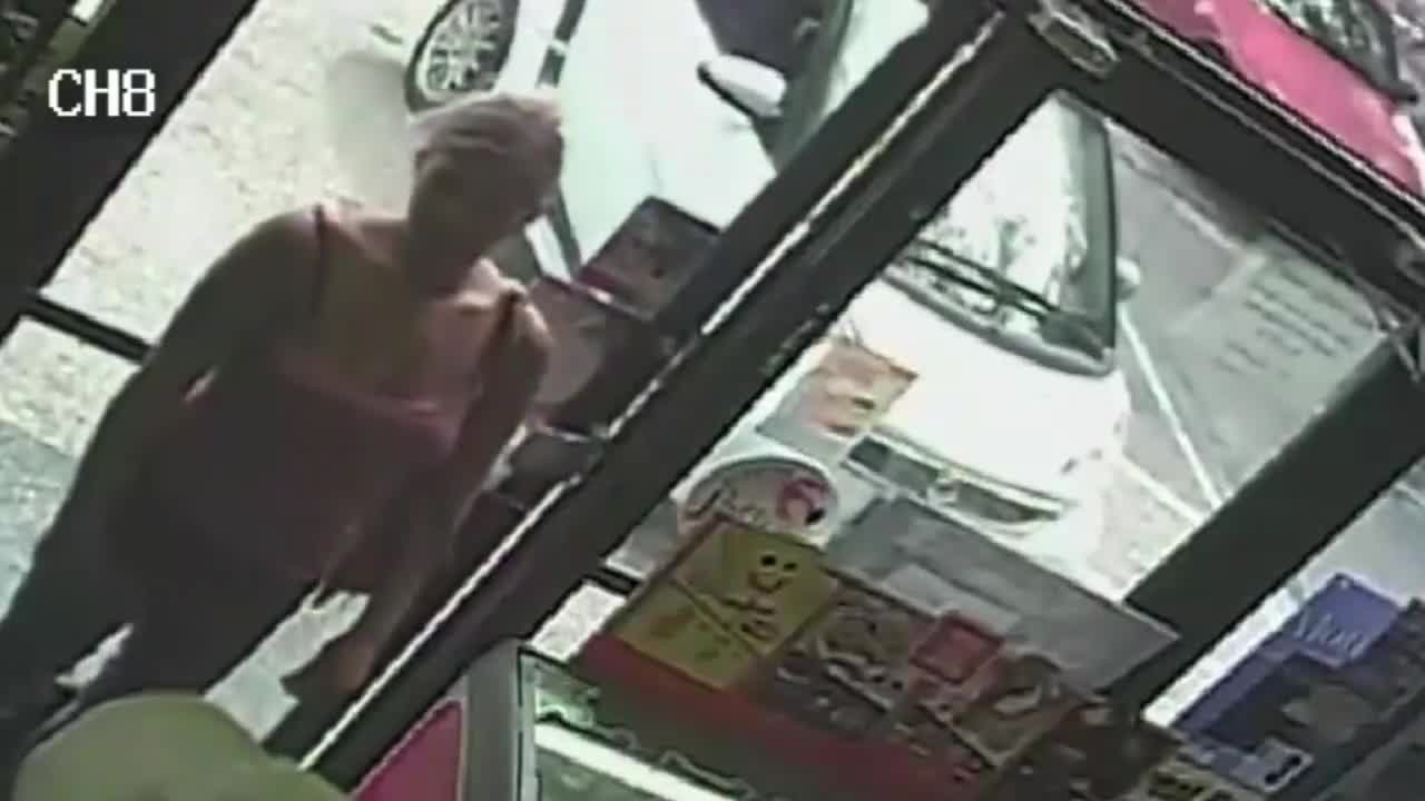 St. Pete police search for female suspect who beat woman, took her purse