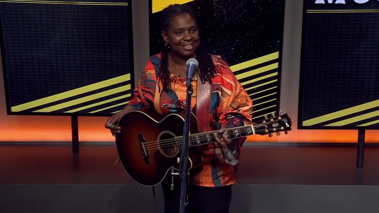 Ruthie Foster performs in FOX 7 Austin studios