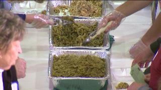 Volunteers deliver Thanksgiving meals to seniors