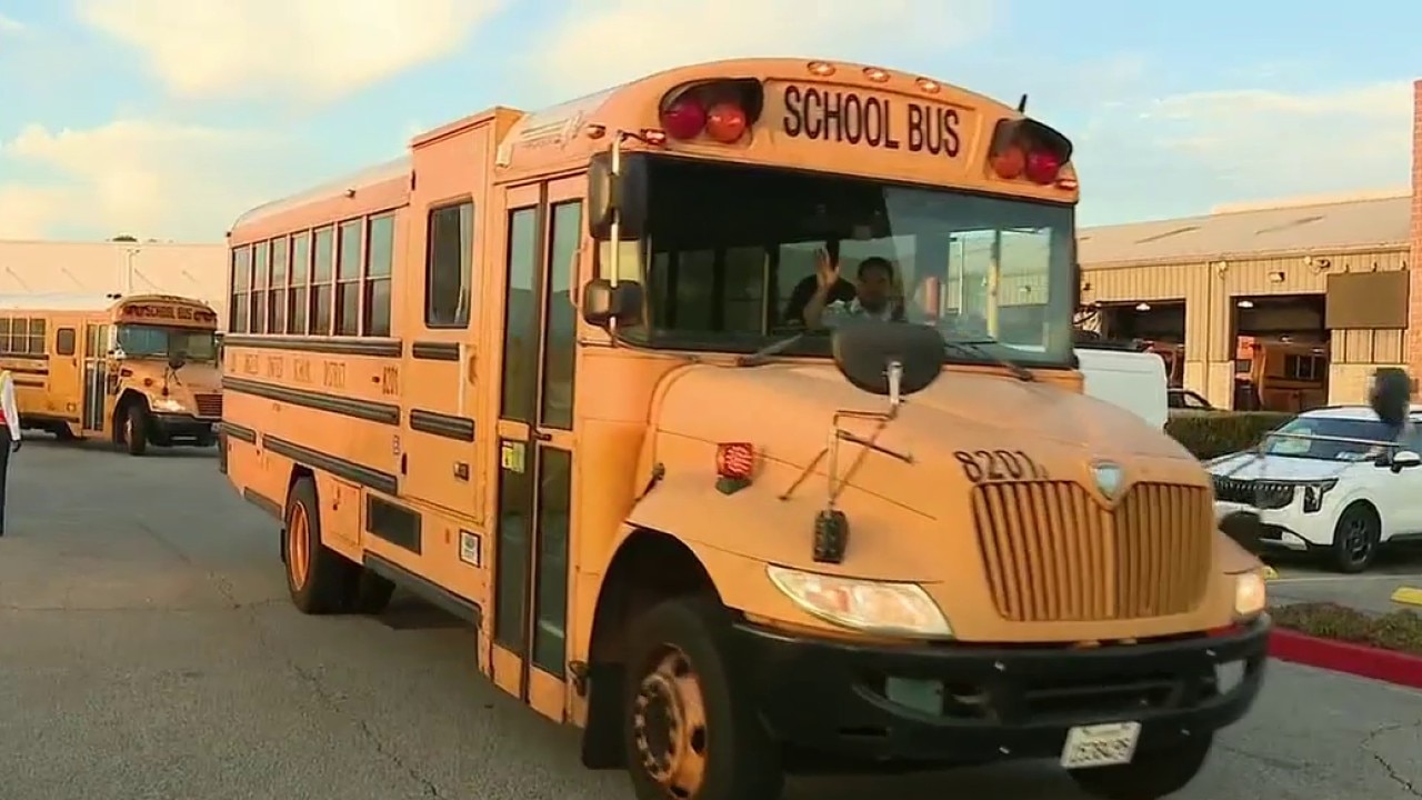 LAUSD students return to school