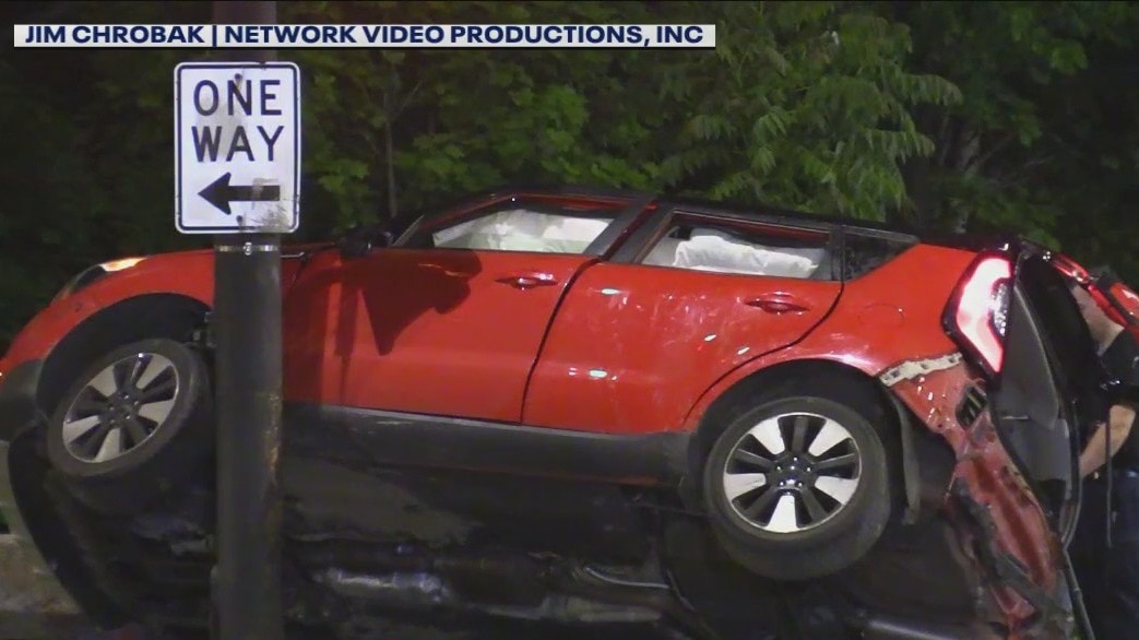 Teen killed, 4 injured in high-speed crash on West Side | FOX 32 Chicago