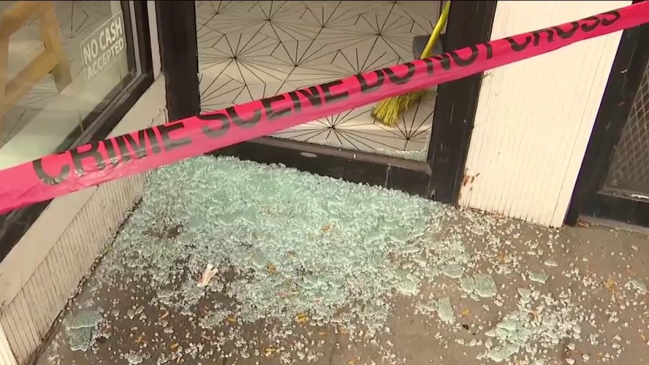 Chicago police investigate Lincoln Park business break-ins