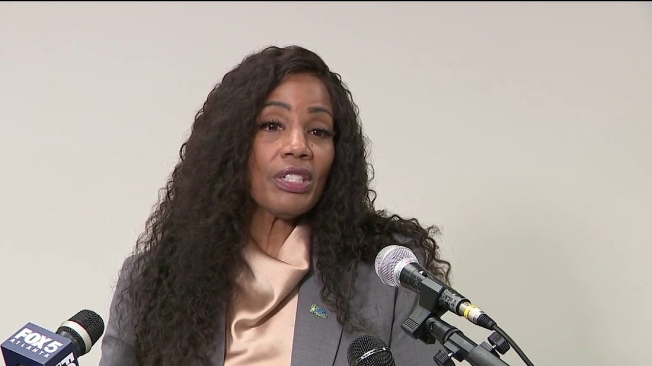 Resident accuses South Fulton mayor of misusing funds