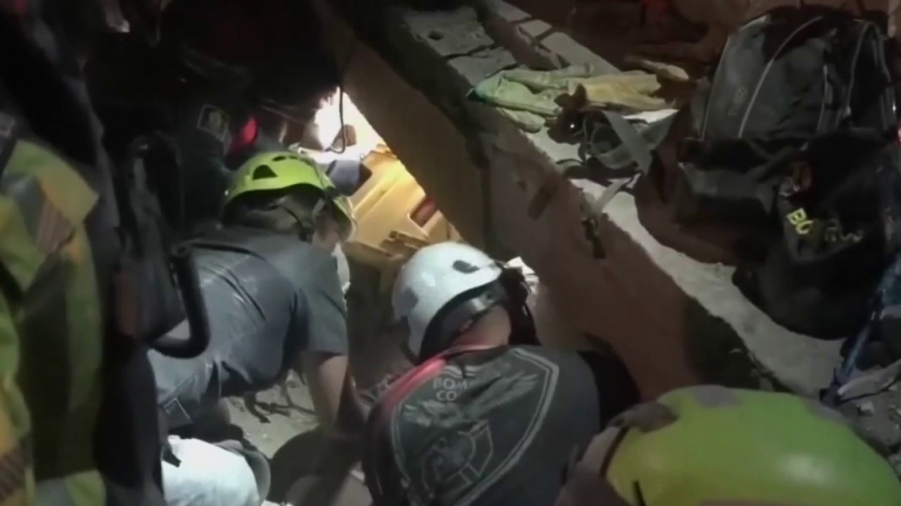 Colombia earthquake: Crews dig through rubble for signs of life