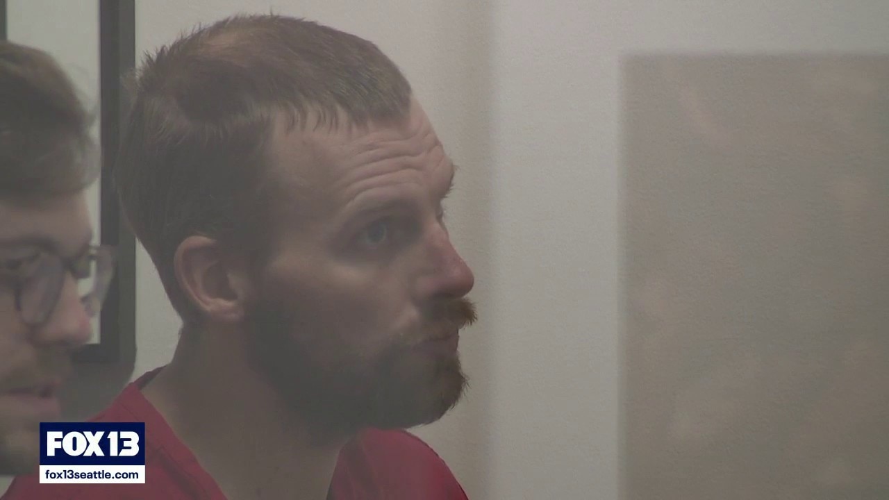 Accused Bellevue golf shop thief pleads not guilty