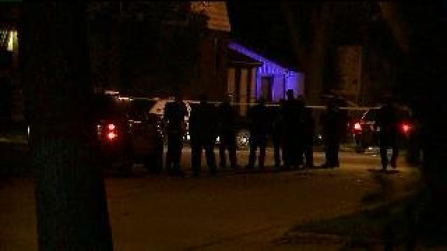 Milwaukee officer shot, wounded during struggle with suspects