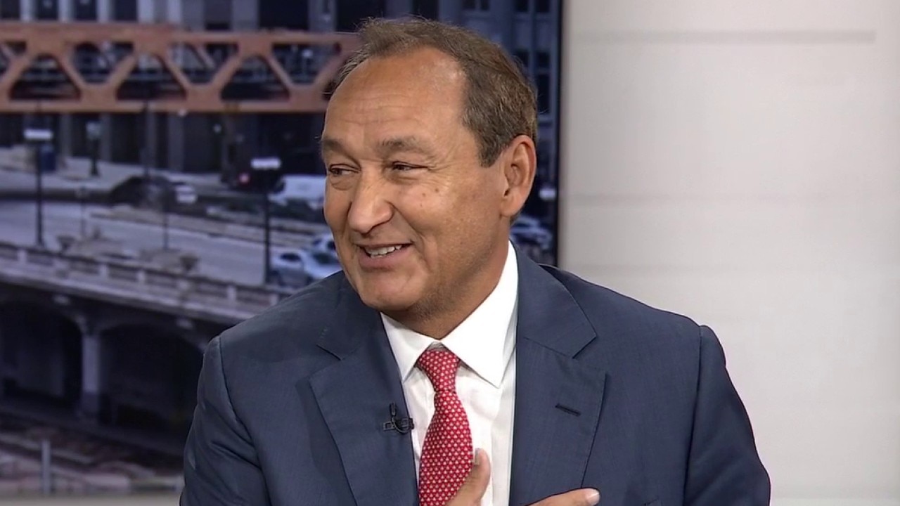 Former United Airlines CEO reflects on heart transplant journey ahead of Chicago honor
